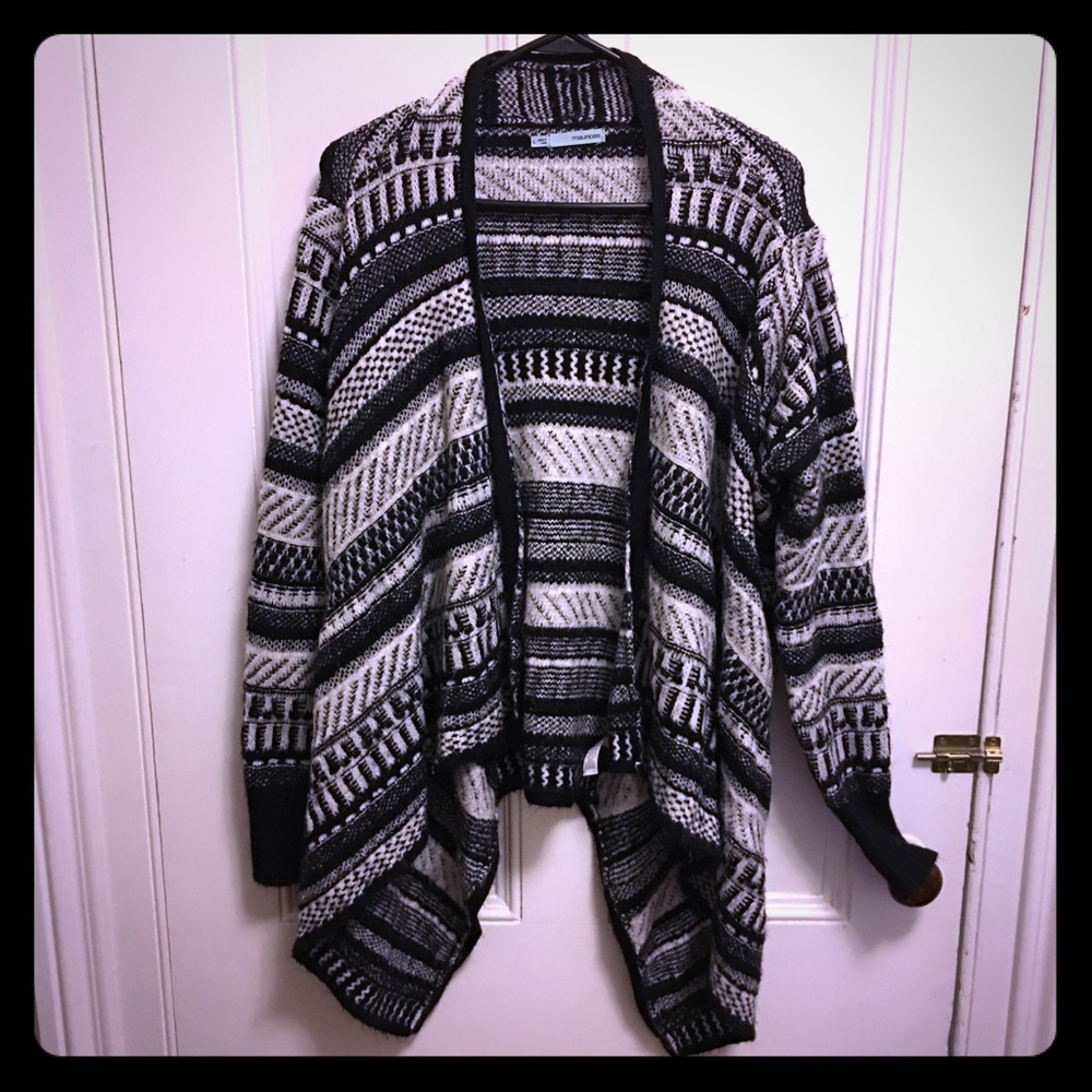 B&W Sparkly Patterned Sweater L